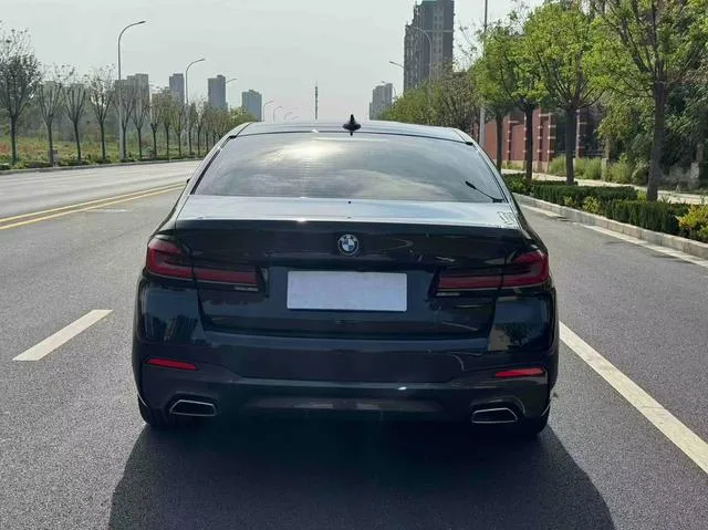 BMW 5 Series 2022 530i M Sports suit interior photo 8 BMW 5 Series 2022 530i M Sports suit interior photo 8