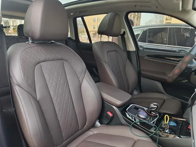 BMW X3 2022 xDrive25i M Conjunto deportivo interior foto 16 BMW X3 2022 xDrive25i M Conjunto deportivo interior foto 16