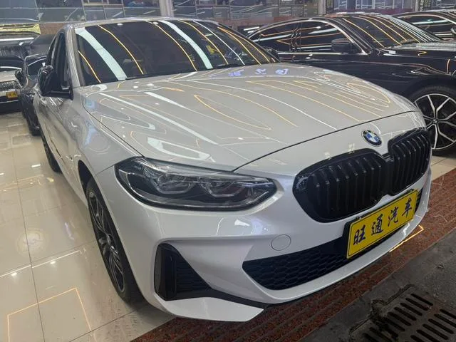 BMW 1 Series 2021 125i M Édition de nuit sportive Yao extérieur photo 3
