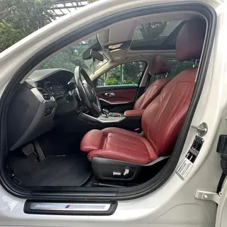 BMW 3 Series 2022 325Li M Sports Night Suit interior photo 11