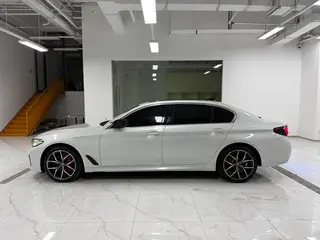 BMW 5 Series 2022 Second change 530Li Premium Class M Sports suit exterior photo 3 BMW 5 Series 2022 Second change 530Li Premium Class M Sports suit exterior photo 3