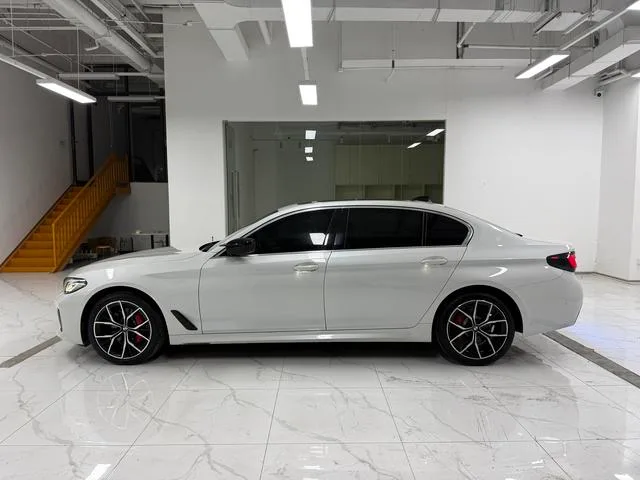 BMW 5 Series 2022 Second change 530Li Premium Class M Sports suit exterior photo 3 BMW 5 Series 2022 Second change 530Li Premium Class M Sports suit exterior photo 3