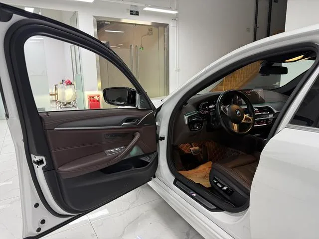 BMW 5 Series 2022 Second change 530Li Premium Class M Sports suit exterior photo 8 BMW 5 Series 2022 Second change 530Li Premium Class M Sports suit exterior photo 8