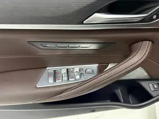 BMW 5 Series 2022 Second change 530Li Premium Class M Sports suit exterior photo 10 BMW 5 Series 2022 Second change 530Li Premium Class M Sports suit exterior photo 10