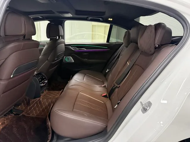 BMW 5 Series 2022 Second change 530Li Premium Class M Sports suit interior photo 15 BMW 5 Series 2022 Second change 530Li Premium Class M Sports suit interior photo 15