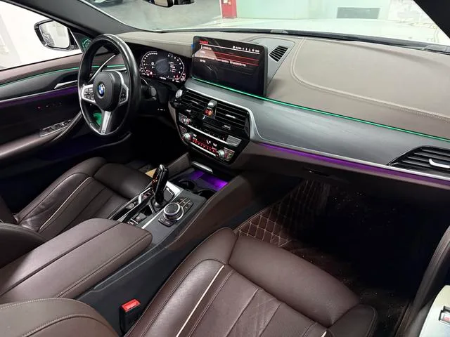 BMW 5 Series 2022 Second change 530Li Premium Class M Sports suit interior photo 18 BMW 5 Series 2022 Second change 530Li Premium Class M Sports suit interior photo 18