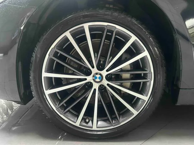 BMW 5 Series 2023 530Li Лидирующий M Спортивный костюм экстерьер фото 2 BMW 5 Series 2023 530Li Лидирующий M Спортивный костюм экстерьер фото 2