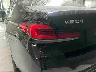 BMW 5 Series 2023 530Li Лидирующий M Спортивный костюм экстерьер фото 3 BMW 5 Series 2023 530Li Лидирующий M Спортивный костюм экстерьер фото 3
