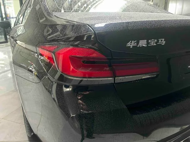 BMW 5 Series 2023 530Li Лидирующий M Спортивный костюм экстерьер фото 3 BMW 5 Series 2023 530Li Лидирующий M Спортивный костюм экстерьер фото 3