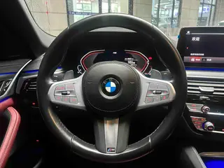 BMW 5 Series 2023 530Li Лидирующий M Спортивный костюм экстерьер фото 4 BMW 5 Series 2023 530Li Лидирующий M Спортивный костюм экстерьер фото 4
