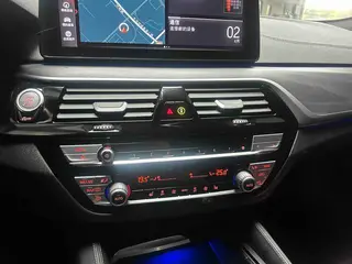 BMW 5 Series 2023 530Li Лидирующий M Спортивный костюм интерьер фото 13 BMW 5 Series 2023 530Li Лидирующий M Спортивный костюм интерьер фото 13