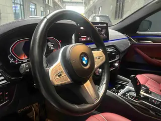 BMW 5 Series 2023 530Li Лидирующий M Спортивный костюм интерьер фото 14 BMW 5 Series 2023 530Li Лидирующий M Спортивный костюм интерьер фото 14