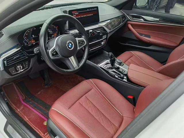 BMW 5 Series 2022 525Li M Спортивный костюм экстерьер фото 4 BMW 5 Series 2022 525Li M Спортивный костюм экстерьер фото 4