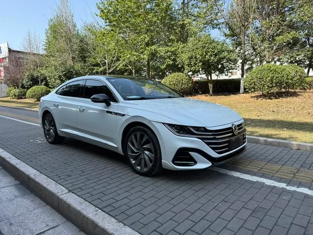 Volkswagen CC 2023 380TSI Version accrocheuse extérieur photo 3