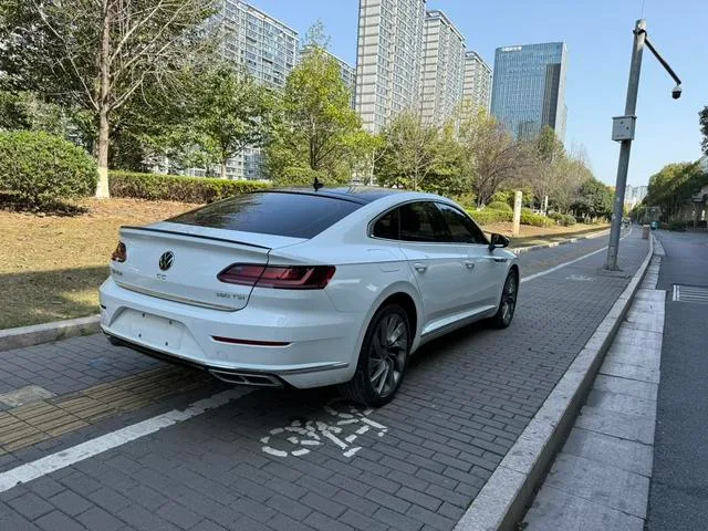 Volkswagen CC 2023 380TSI Version accrocheuse extérieur photo 6