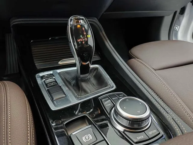 BMW 1 Series 2021 Модификация 120i M Спортивные ночные издания интерьер фото 9 BMW 1 Series 2021 Модификация 120i M Спортивные ночные издания интерьер фото 9