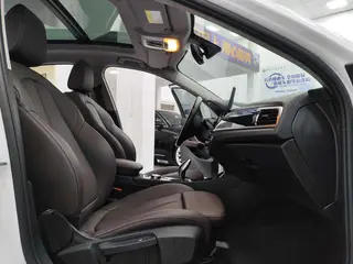 BMW 1 Series 2021 Модификация 120i M Спортивные ночные издания интерьер фото 10 BMW 1 Series 2021 Модификация 120i M Спортивные ночные издания интерьер фото 10
