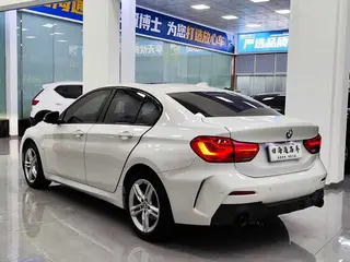 BMW 1 Series 2021 Модификация 120i M Спортивные ночные издания интерьер фото 12 BMW 1 Series 2021 Модификация 120i M Спортивные ночные издания интерьер фото 12