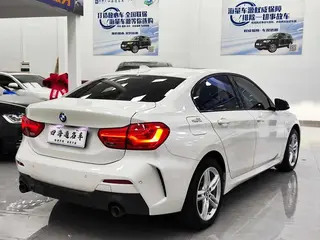 BMW 1 Series 2021 Модификация 120i M Спортивные ночные издания интерьер фото 13 BMW 1 Series 2021 Модификация 120i M Спортивные ночные издания интерьер фото 13