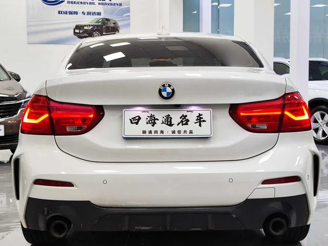BMW 1 Series 2021 Модификация 120i M Спортивные ночные издания интерьер фото 14 BMW 1 Series 2021 Модификация 120i M Спортивные ночные издания интерьер фото 14