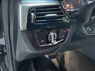 BMW 5 Series 2023 530Li Líder M Conjunto deportivo interior foto 16
