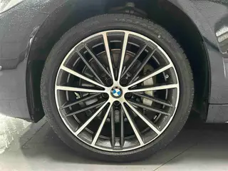 BMW 5 Series 2023 530Li Líder M Conjunto deportivo interior foto 19
