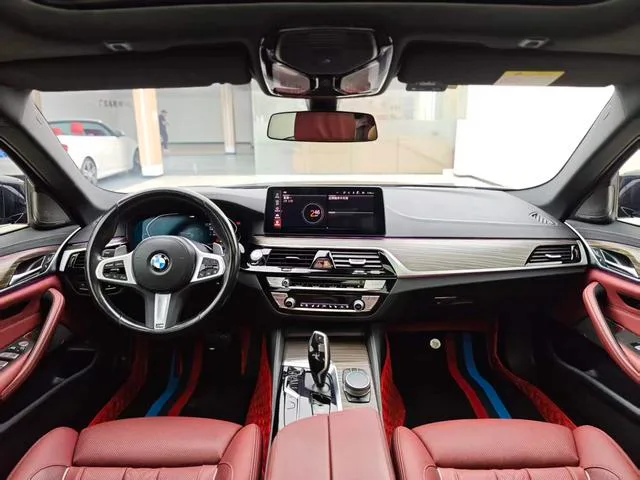 BMW 5 Series 2022 Second change 530Li Premium Class M Sports suit interior photo 12 BMW 5 Series 2022 Second change 530Li Premium Class M Sports suit interior photo 12