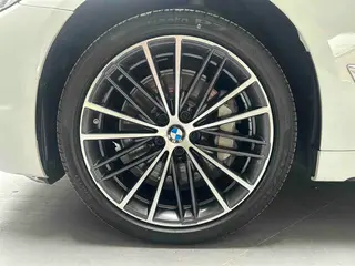 BMW 5 Series 2023 530Li Лидирующий M Спортивный костюм экстерьер фото 4