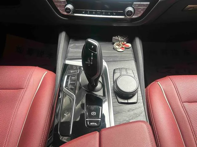 BMW 5 Series 2023 530Li Лидирующий M Спортивный костюм экстерьер фото 5