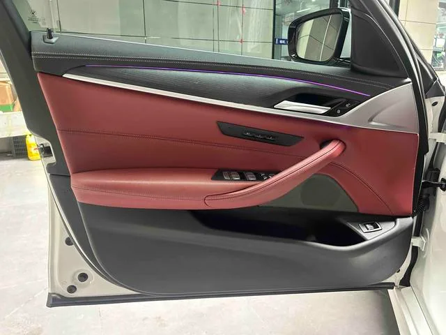 BMW 5 Series 2023 530Li Лидирующий M Спортивный костюм экстерьер фото 9