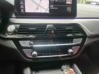 BMW 5 Series 2023 530Li Лидирующий M Спортивный костюм интерьер фото 14