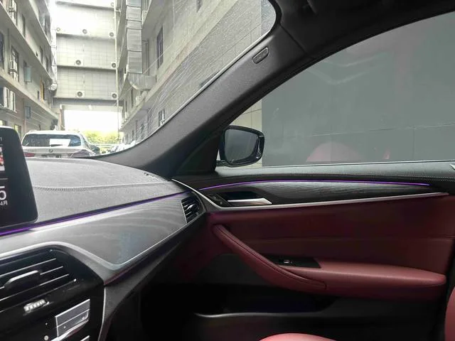 BMW 5 Series 2023 530Li Лидирующий M Спортивный костюм интерьер фото 17