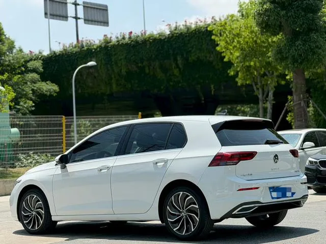 Volkswagen Golf 2023 280TSI DSG Pro exterior photo 5 Volkswagen Golf 2023 280TSI DSG Pro exterior photo 5