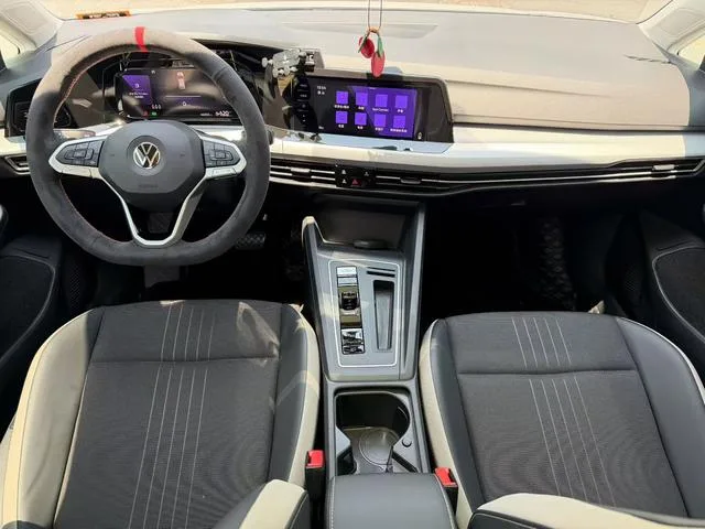 Volkswagen Golf 2023 280TSI DSG Pro interior photo 7 Volkswagen Golf 2023 280TSI DSG Pro interior photo 7