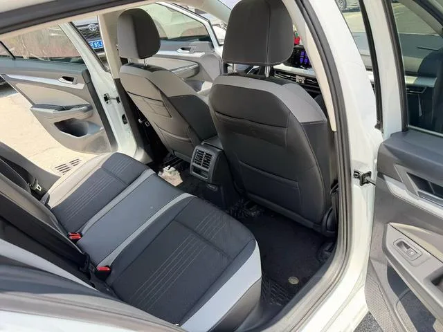 Volkswagen Golf 2023 280TSI DSG Pro interior photo 9 Volkswagen Golf 2023 280TSI DSG Pro interior photo 9