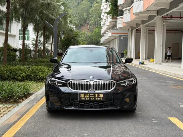 BMW 3 Series 2023 320Li M Conjunto deportivo exterior foto 4 BMW 3 Series 2023 320Li M Conjunto deportivo exterior foto 4