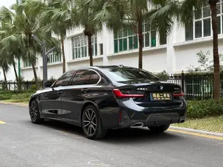 BMW 3 Series 2023 320Li M Conjunto deportivo exterior foto 6 BMW 3 Series 2023 320Li M Conjunto deportivo exterior foto 6