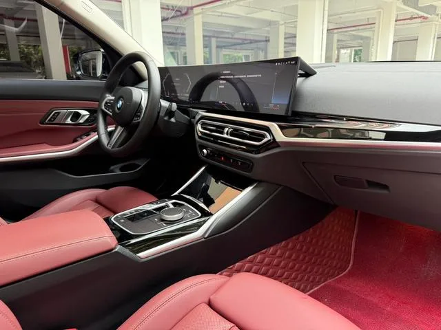 BMW 3 Series 2023 320Li M Conjunto deportivo interior foto 12 BMW 3 Series 2023 320Li M Conjunto deportivo interior foto 12