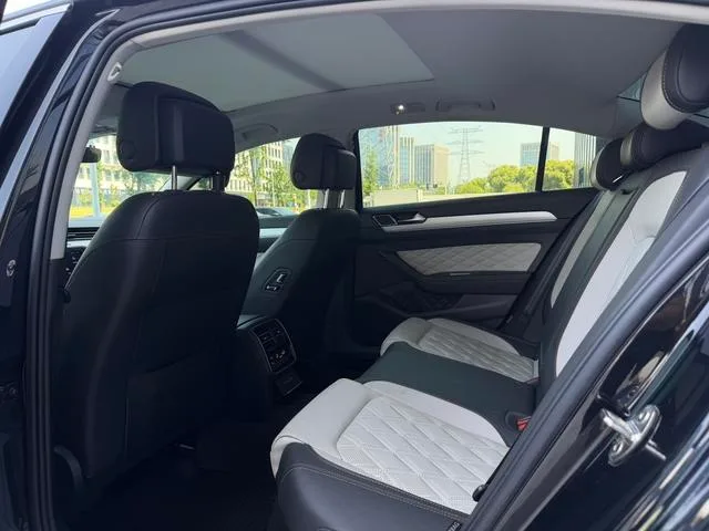 Volkswagen Magotan 2023 200 Dix mille éditions commémoratives 330TSI DSG Type de luxe extérieur photo 9