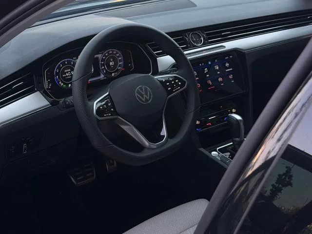 Volkswagen Magotan 2023 200 Dix mille éditions commémoratives 330TSI DSG Type de luxe extérieur photo 10