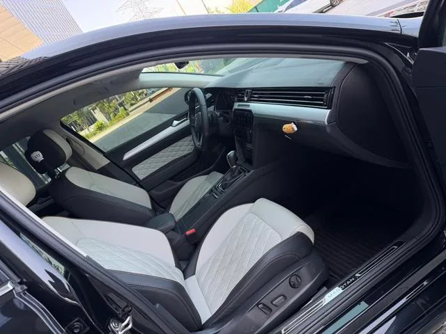 Volkswagen Magotan 2023 200 Dix mille éditions commémoratives 330TSI DSG Type de luxe intérieur photo 11