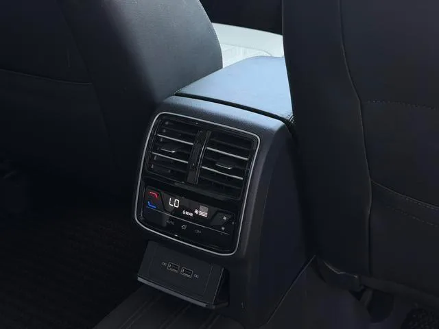 Volkswagen Magotan 2023 200 Dix mille éditions commémoratives 330TSI DSG Type de luxe intérieur photo 13