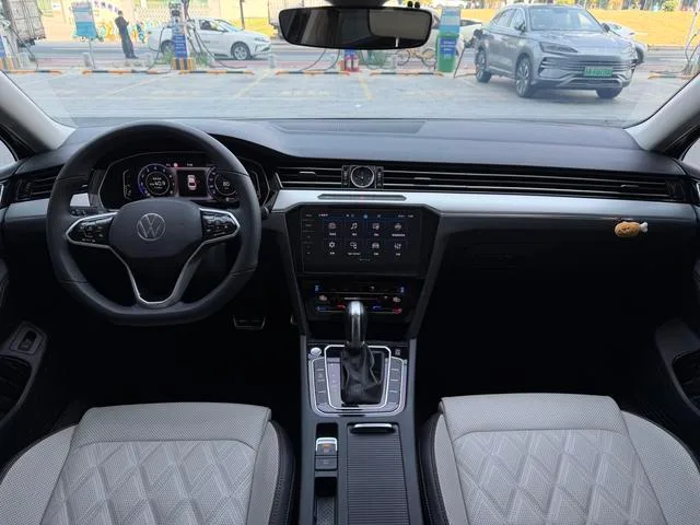 Volkswagen Magotan 2023 200 Dix mille éditions commémoratives 330TSI DSG Type de luxe intérieur photo 14
