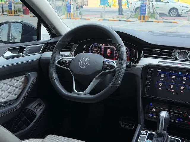 Volkswagen Magotan 2023 200 Dix mille éditions commémoratives 330TSI DSG Type de luxe intérieur photo 17