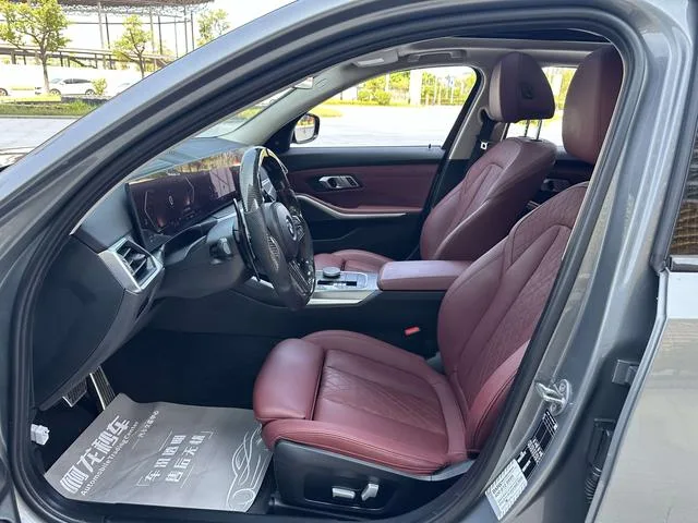 BMW 3 Series 2023 325Li M Set de nuit de sport intérieur photo 17