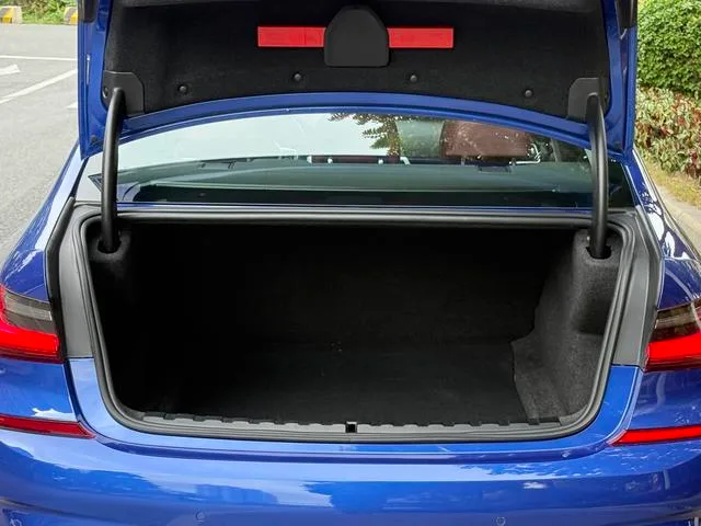 BMW 3 Series 2021 Segundo cambio 325Li M Conjunto deportivo interior foto 20 BMW 3 Series 2021 Segundo cambio 325Li M Conjunto deportivo interior foto 20