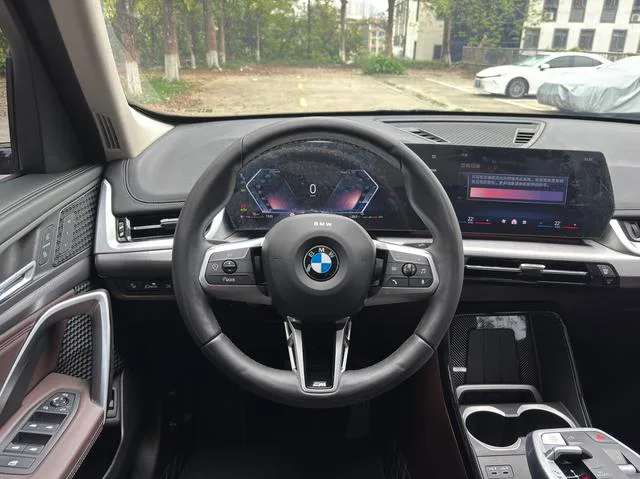 BMW X1 2023 sDrive25Li M Sports suit exterior photo 10 BMW X1 2023 sDrive25Li M Sports suit exterior photo 10