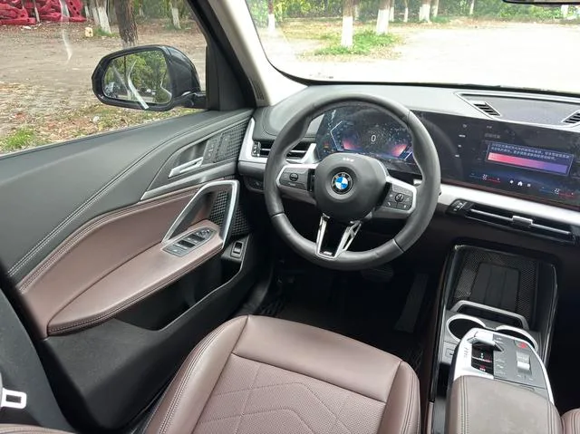 BMW X1 2023 sDrive25Li M Sports suit interior photo 11 BMW X1 2023 sDrive25Li M Sports suit interior photo 11