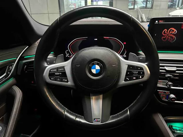 BMW 5 Series 2021 Reforma 530Li Líder M Conjunto deportivo exterior foto 7 BMW 5 Series 2021 Reforma 530Li Líder M Conjunto deportivo exterior foto 7