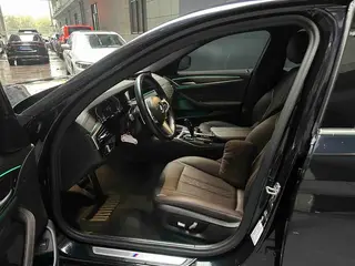 BMW 5 Series 2021 Reforma 530Li Líder M Conjunto deportivo exterior foto 8 BMW 5 Series 2021 Reforma 530Li Líder M Conjunto deportivo exterior foto 8
